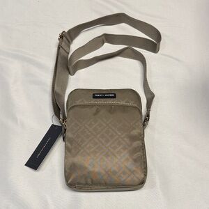 Tommy Hilfiger Tan Crossbody Bag NWT‎